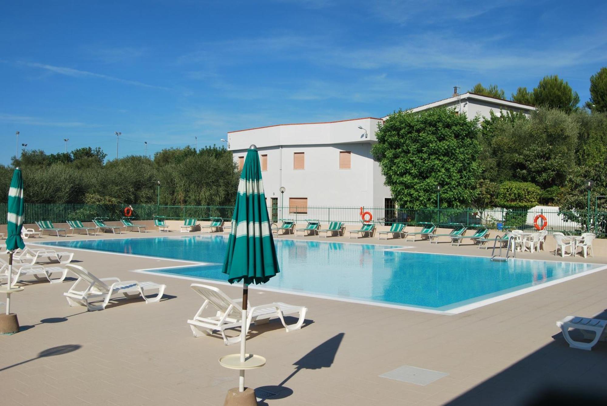 Albergo 2 Pini Роди-Гарганико Экстерьер фото